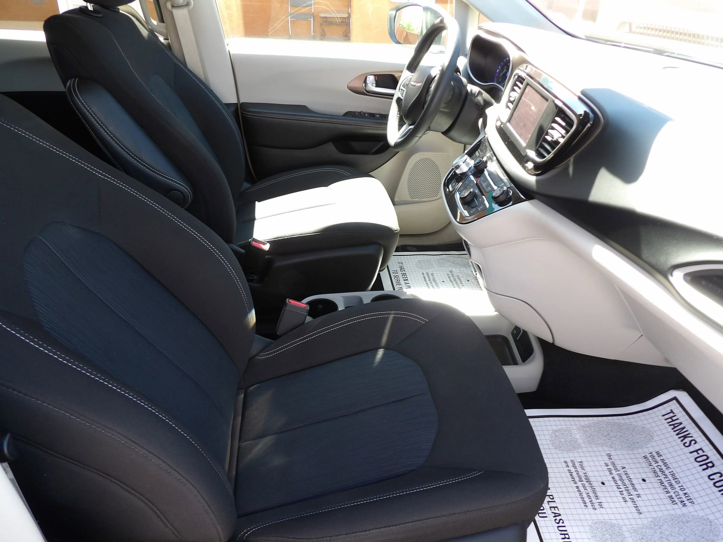 Used 2023 Chrysler Voyager LX image 16