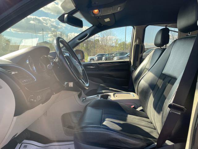 Used 2019 Dodge Grand Caravan SXT FWD image 17