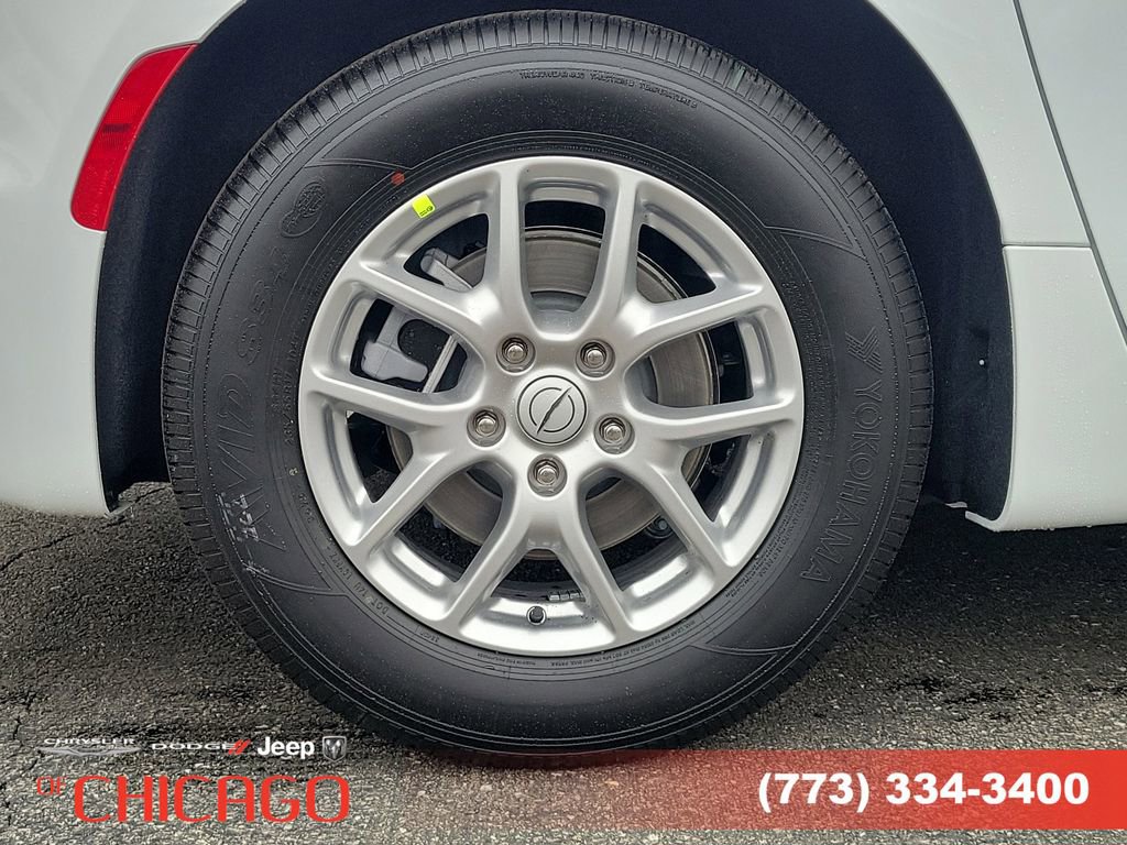 New 2026 Chrysler Pacifica Select image 5