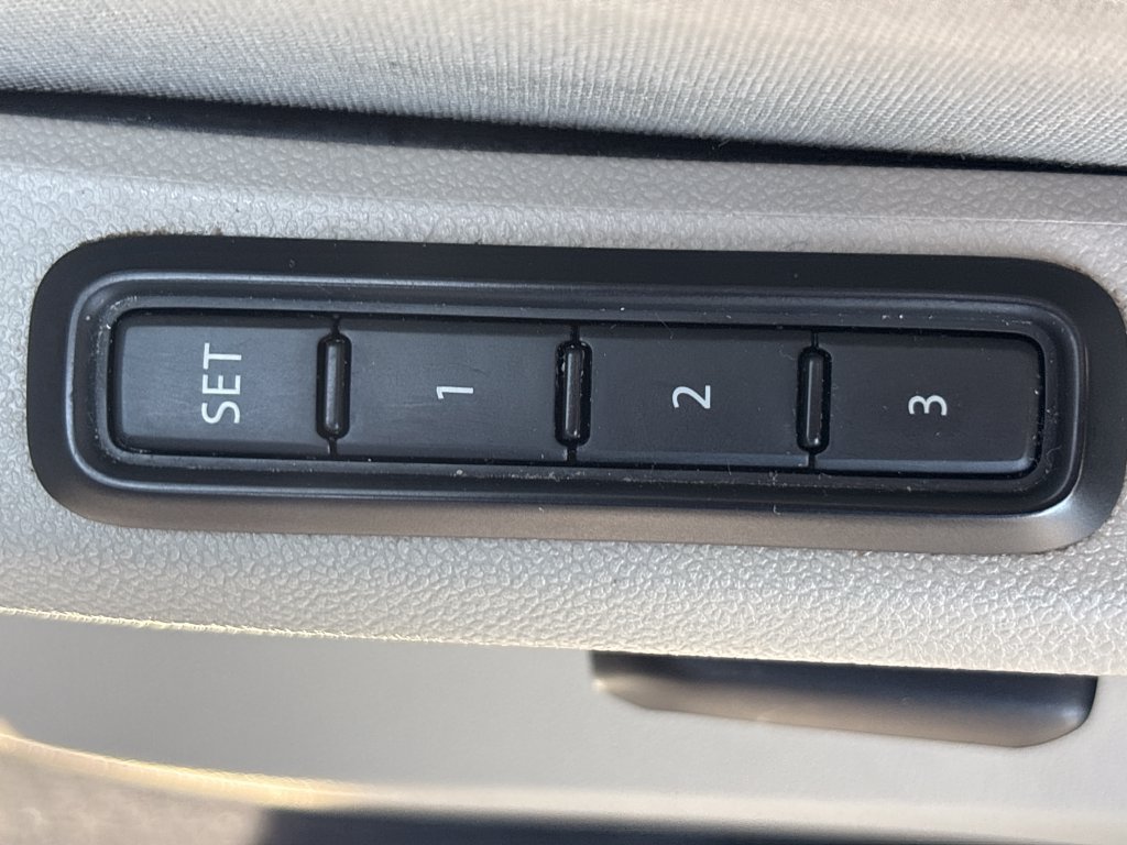 Used 2018 Volkswagen Atlas SEL AWD/4WD image 32