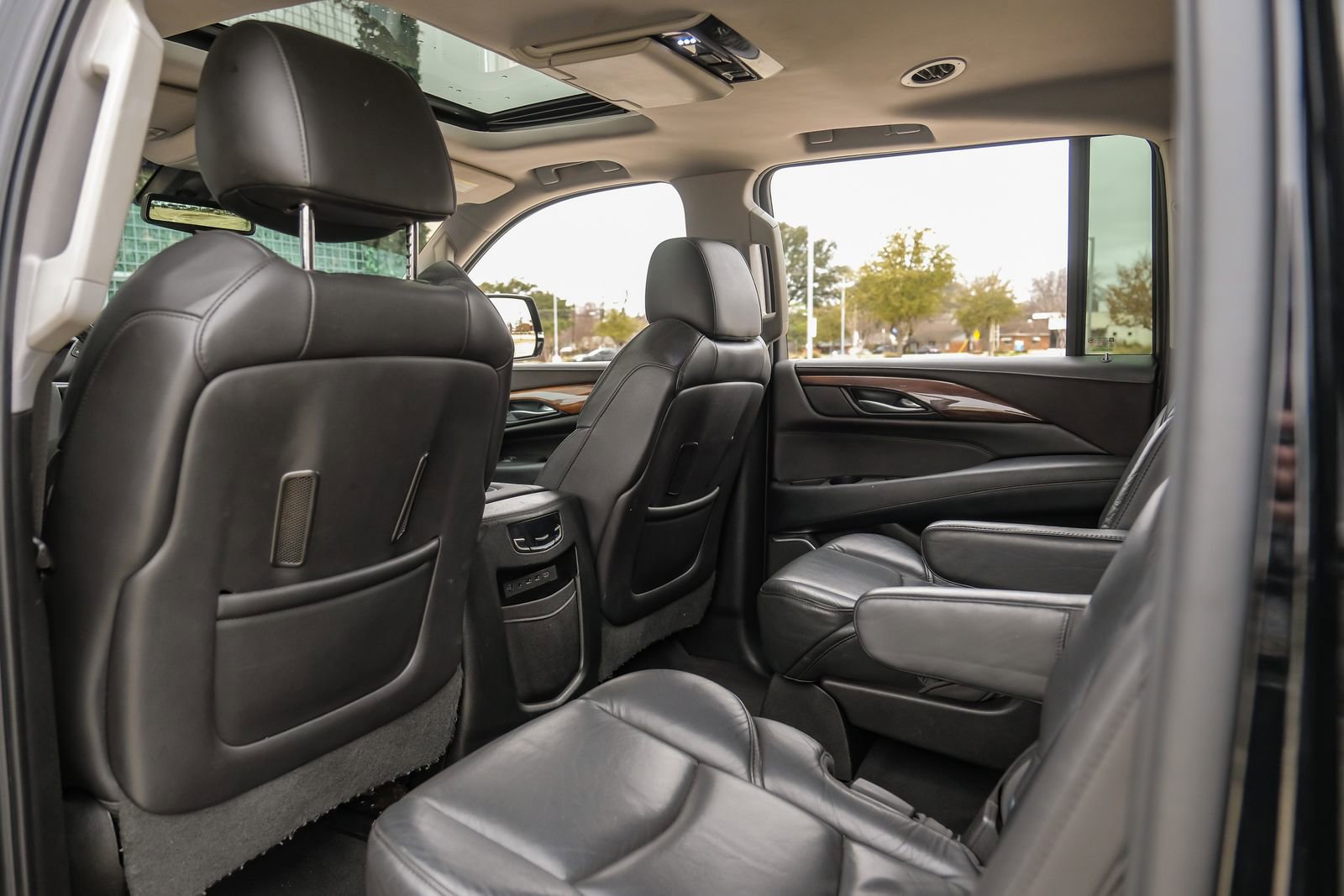 Used 2017 Cadillac Escalade ESV Luxury AWD/4WD image 40