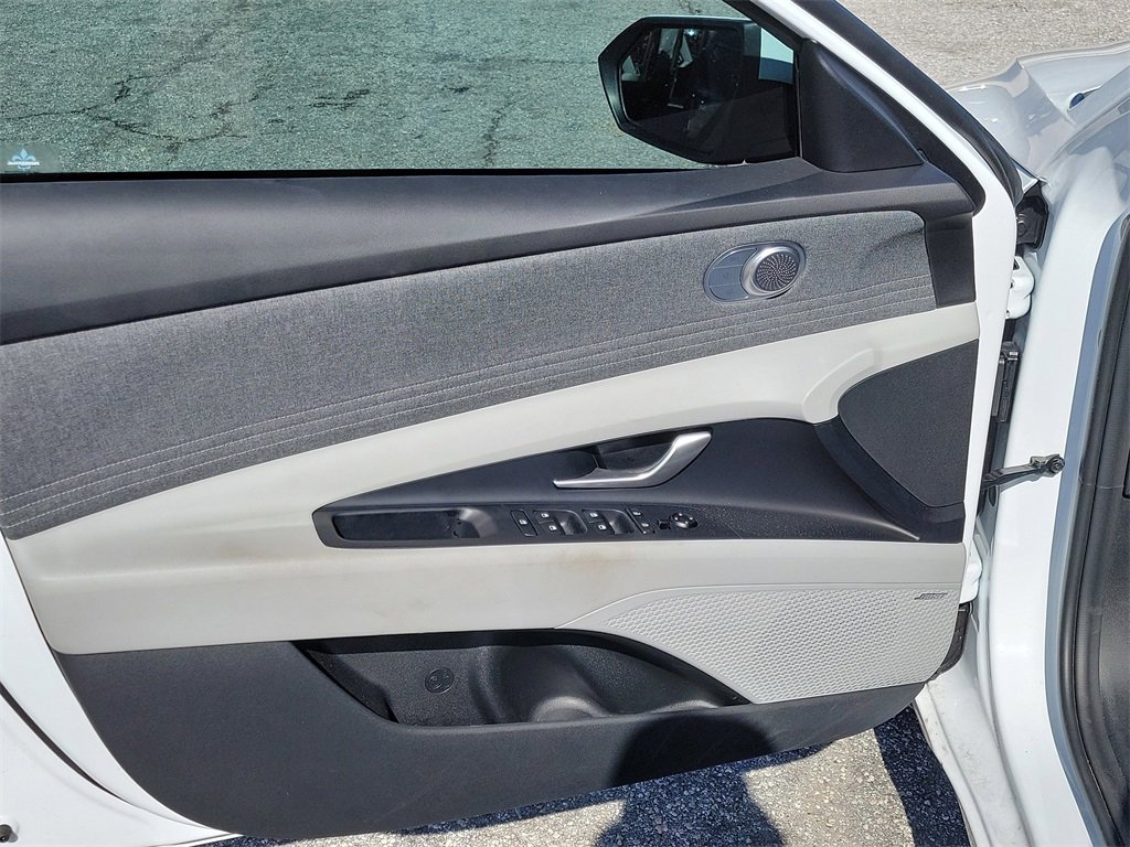 Used 2025 Hyundai Elantra Limited image 6