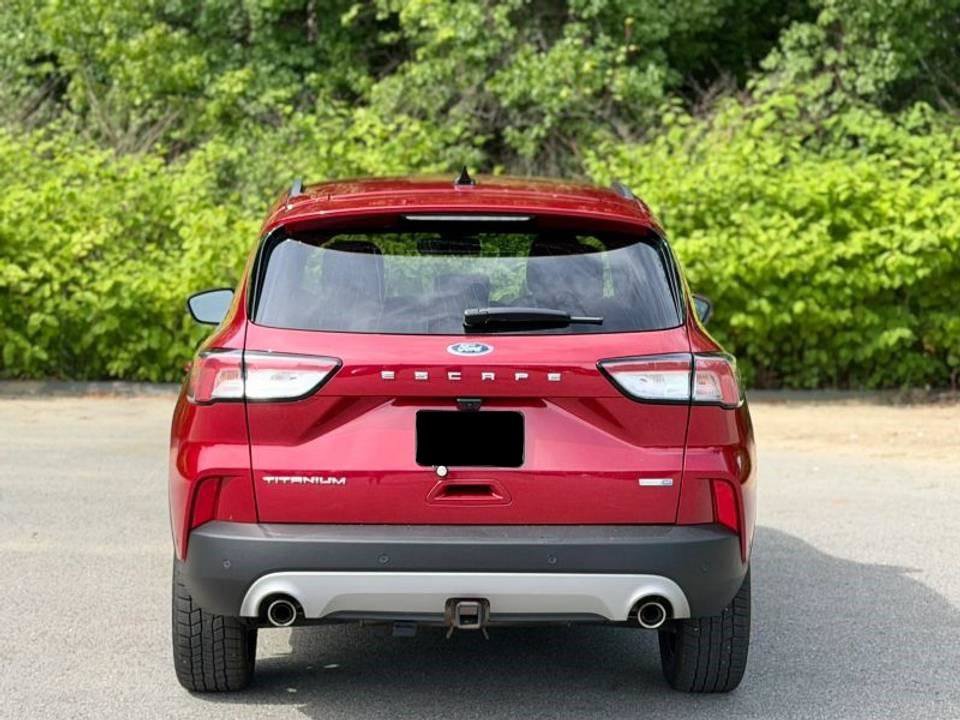 Used 2020 Ford Escape Titanium w/ Titanium Premium Package 2.0 AWD/4WD image 6