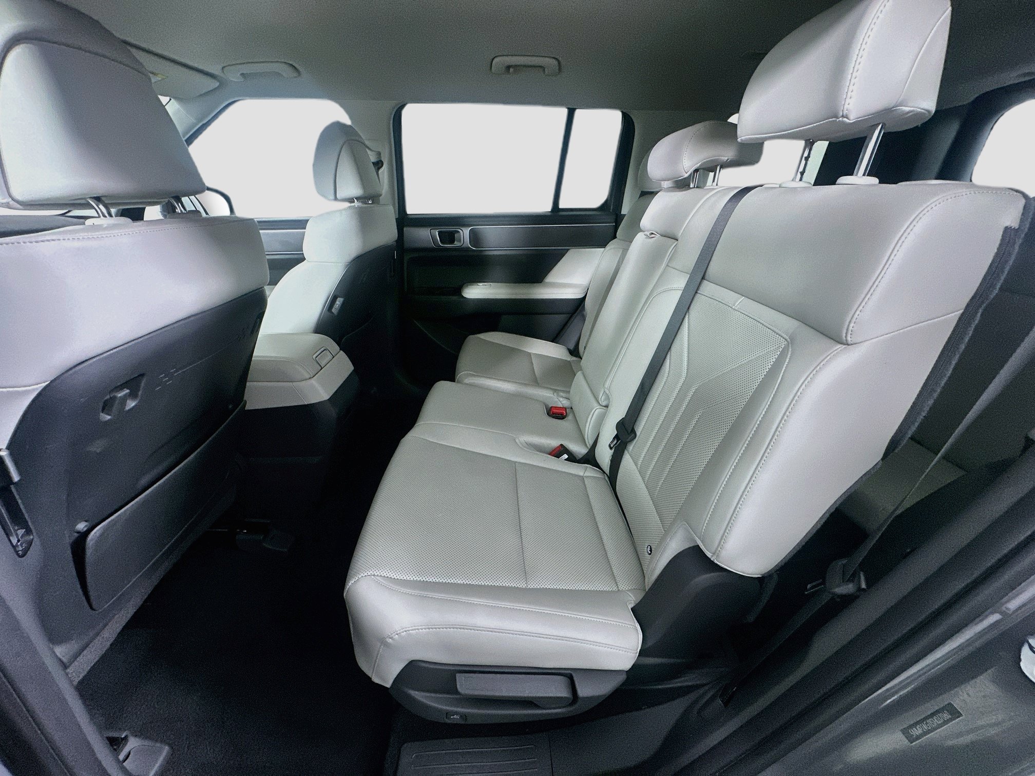 Used 2025 Hyundai Santa Fe SEL FWD image 27