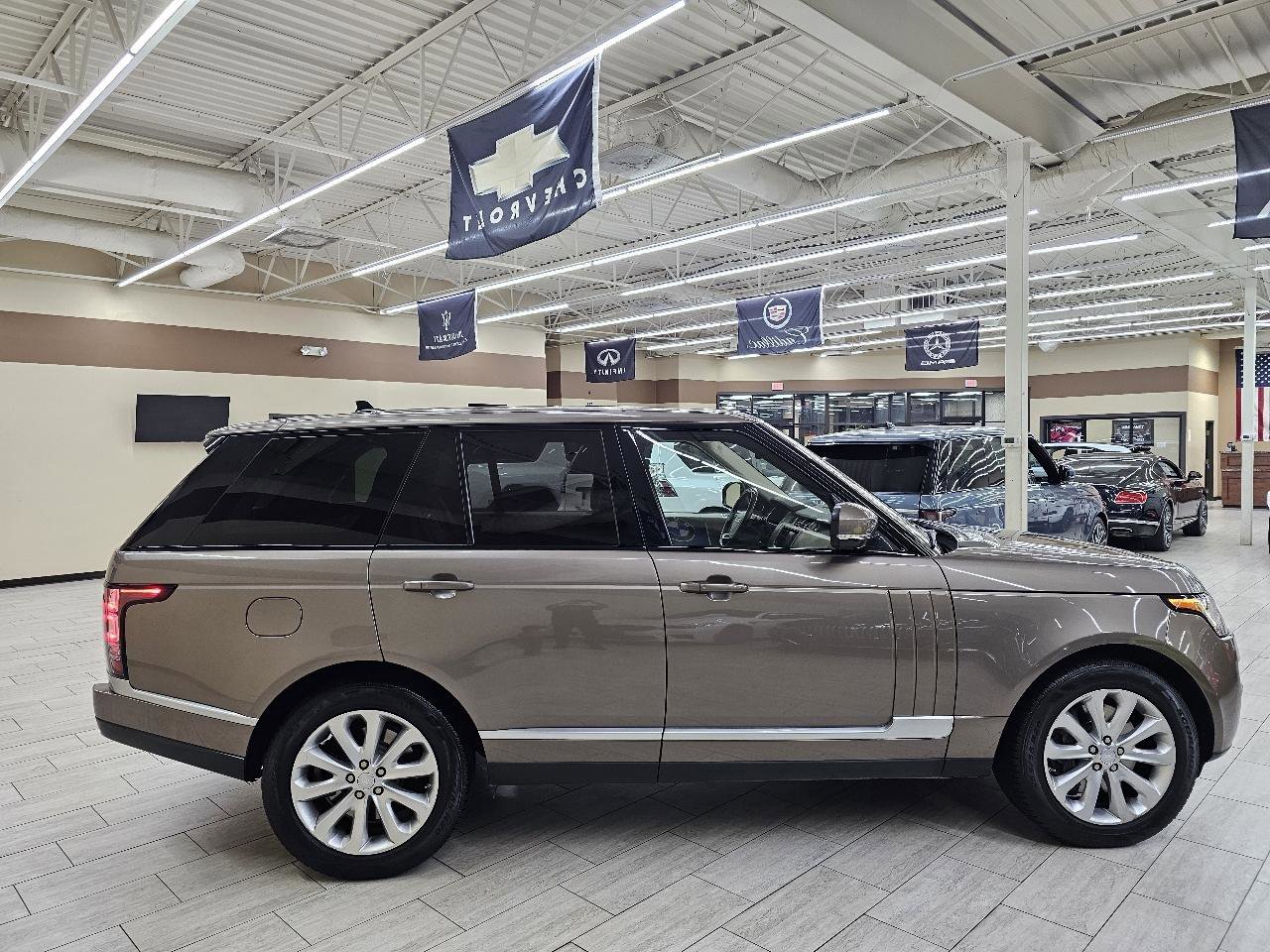Used 2016 Land Rover Range Rover HSE image 5