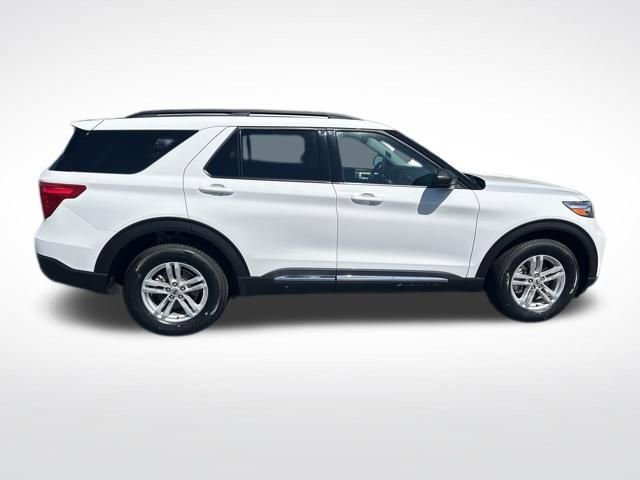 Used 2024 Ford Explorer XLT image 11
