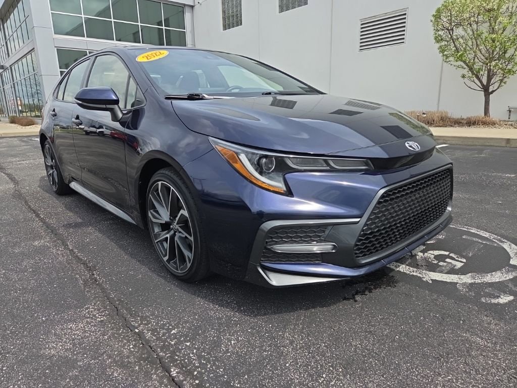 Used 2022 Toyota Corolla SE w/ SE Premium Package image 4