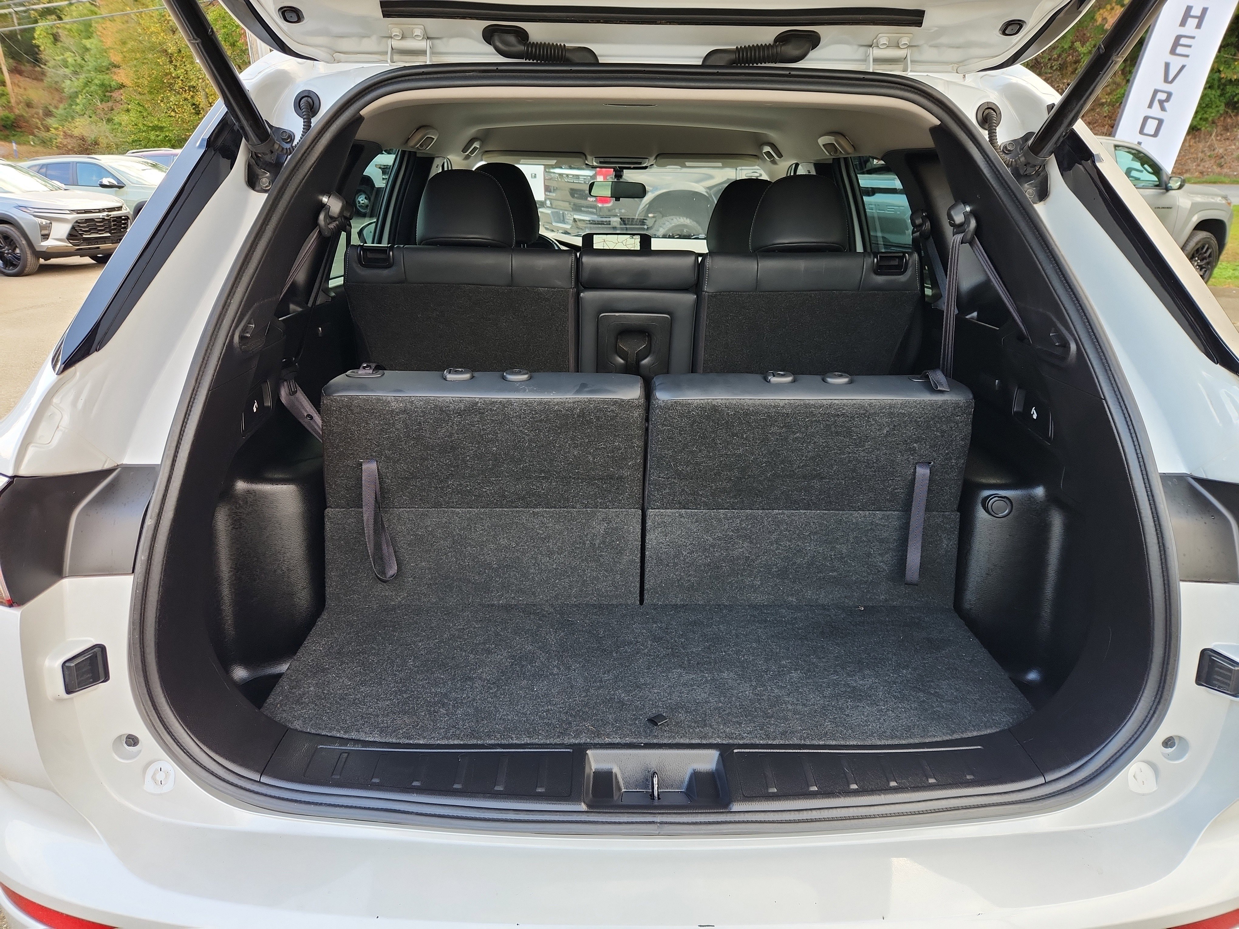 Used 2022 Mitsubishi Outlander SE image 39