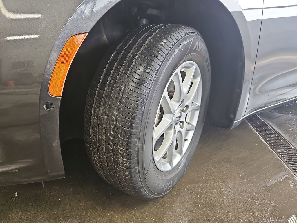 Used 2023 Chrysler Pacifica Touring-L FWD image 31