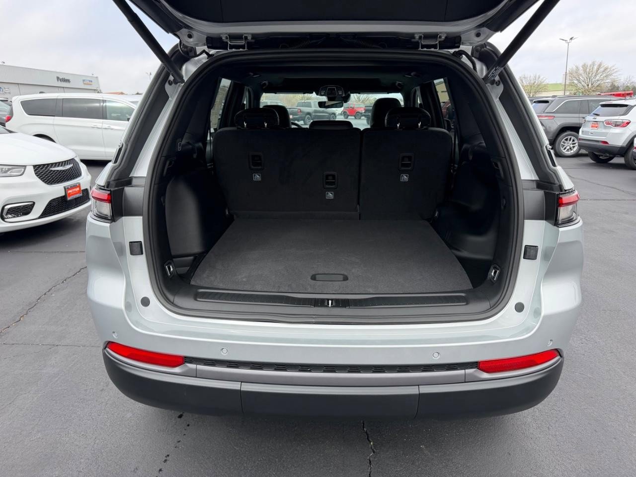 New 2026 Jeep Grand Cherokee Altitude image 5