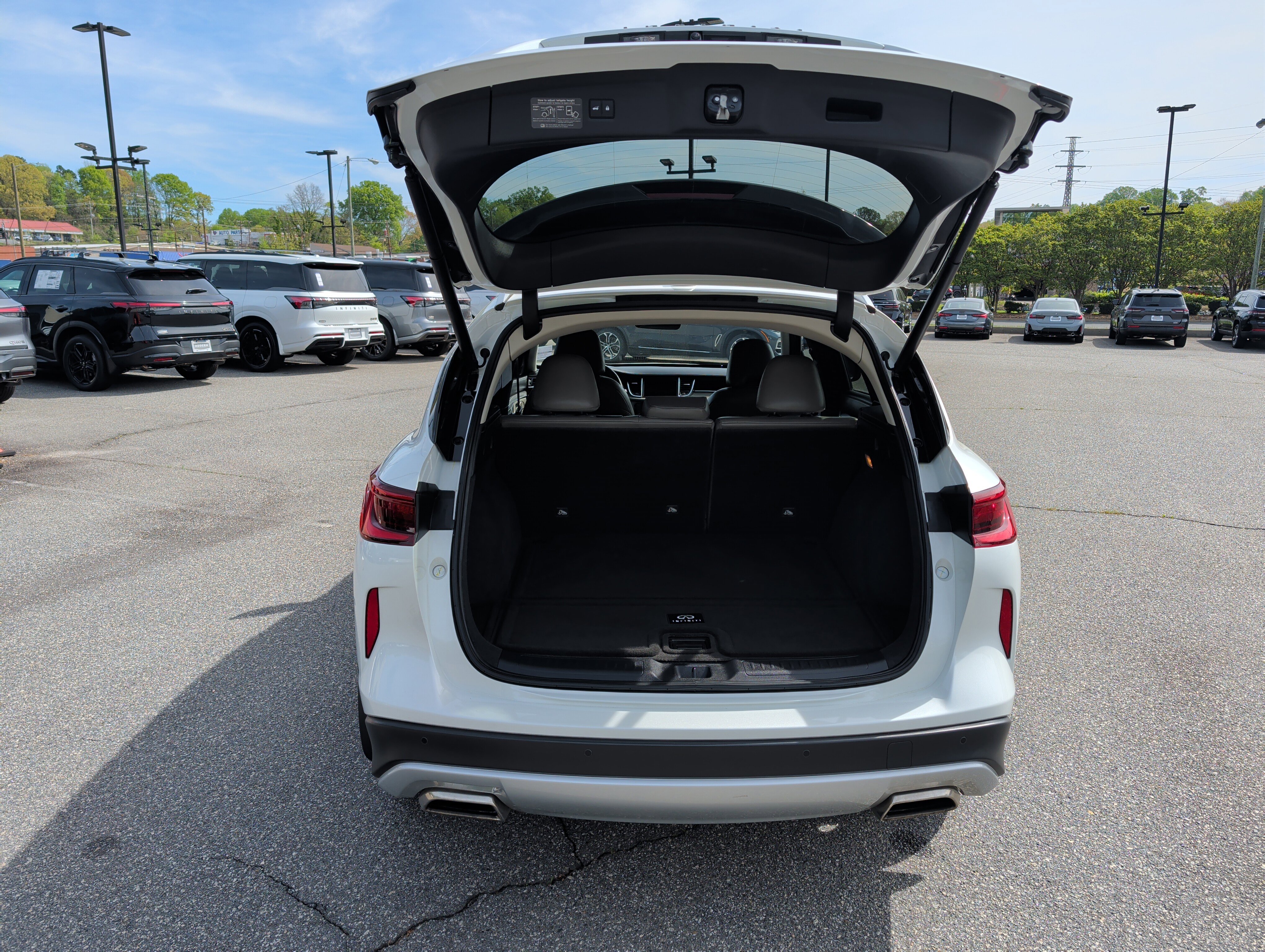 Certified 2025 INFINITI QX50 Luxe w/ Cargo Package image 15