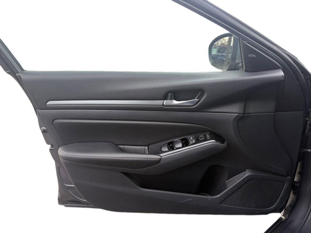 Used 2023 Nissan Altima 2.5 SV image 17
