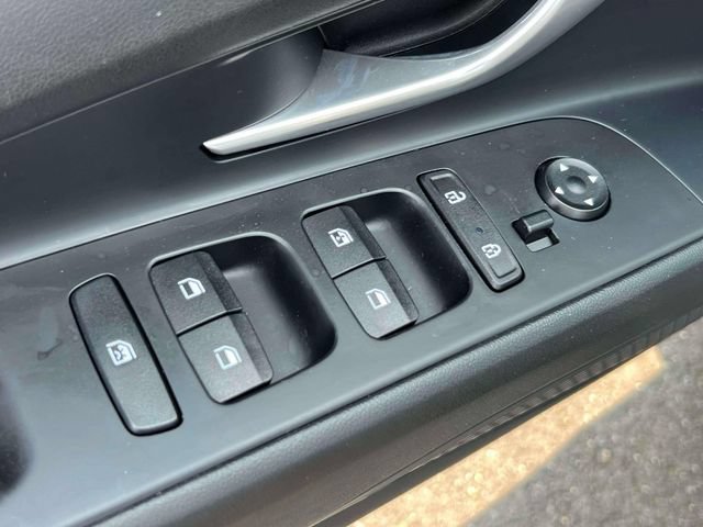 Certified 2023 Hyundai Elantra Limited w/ Preferred Accessory Package FWD image 17