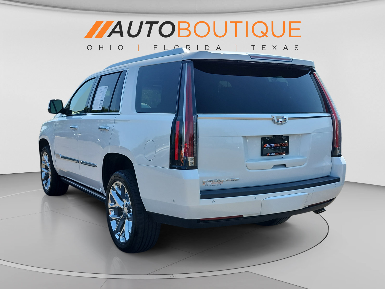 Used 2018 Cadillac Escalade Platinum AWD/4WD image 3