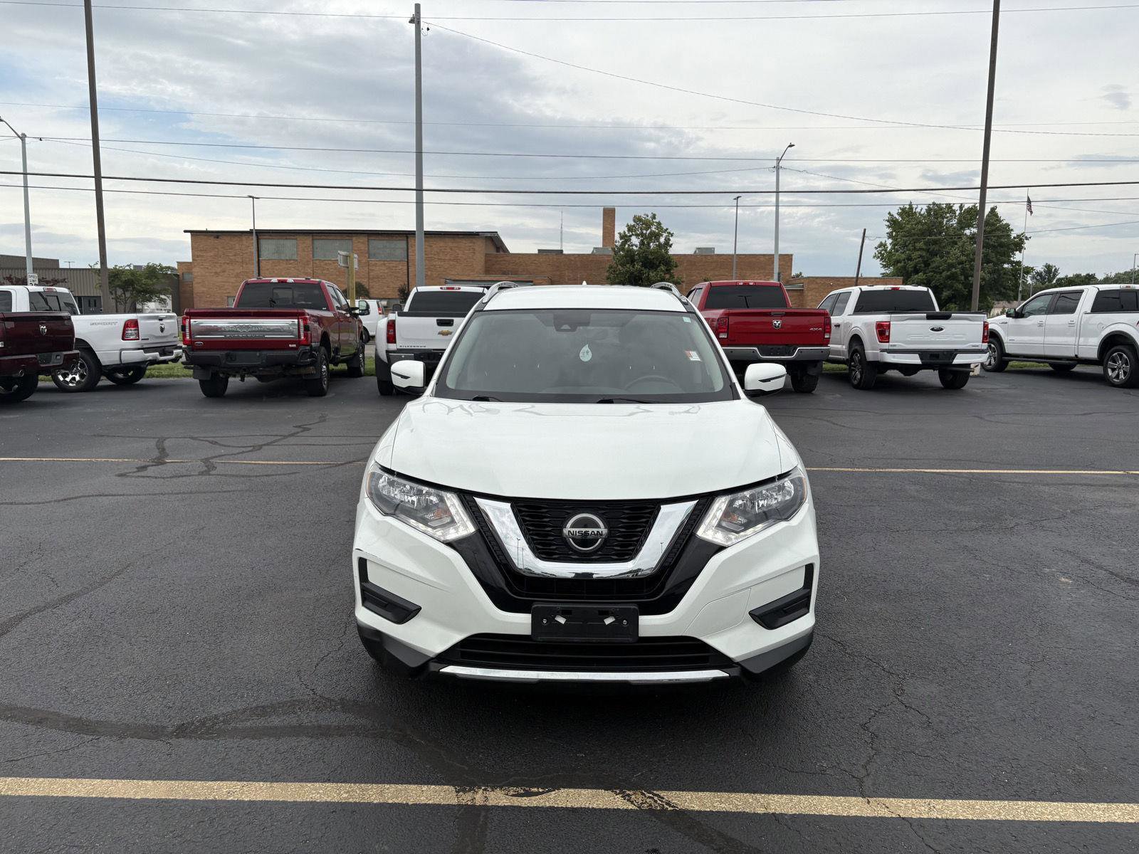 Used 2019 Nissan Rogue SV FWD image 3