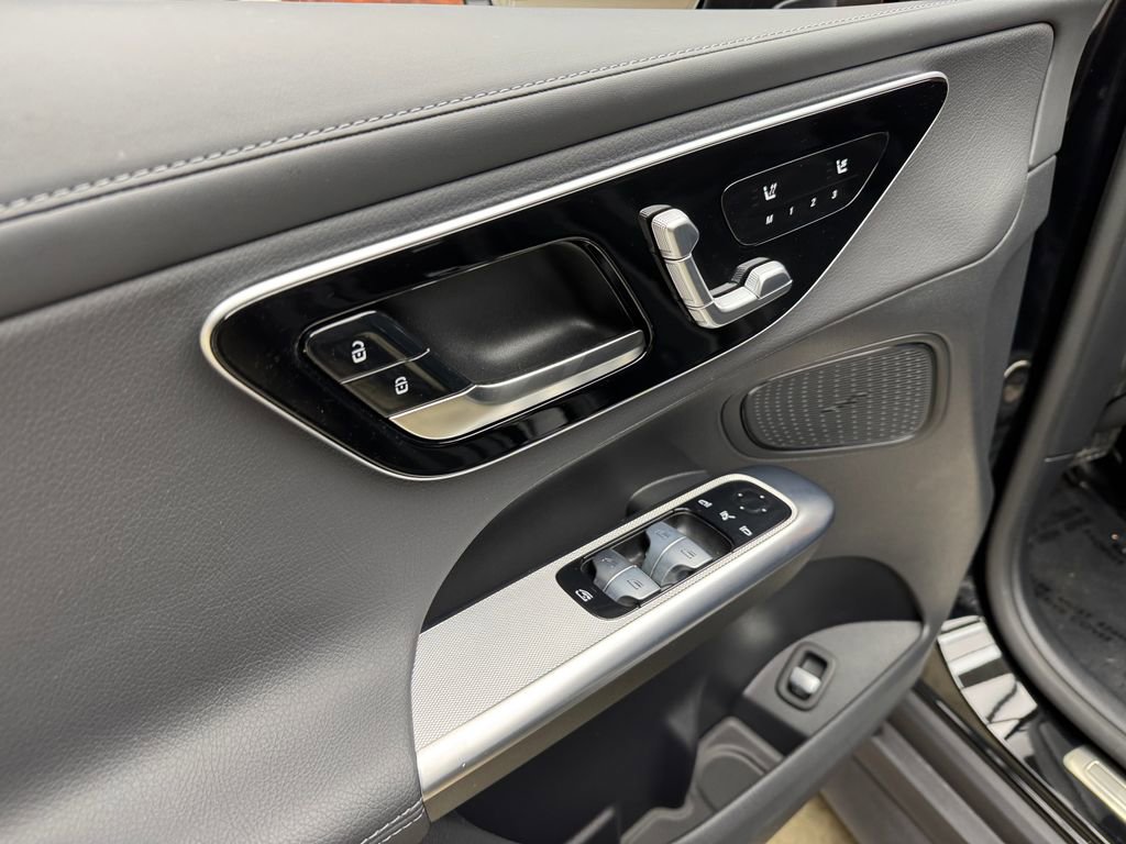 Used 2026 Mercedes-Benz GLC 300 4MATIC image 11