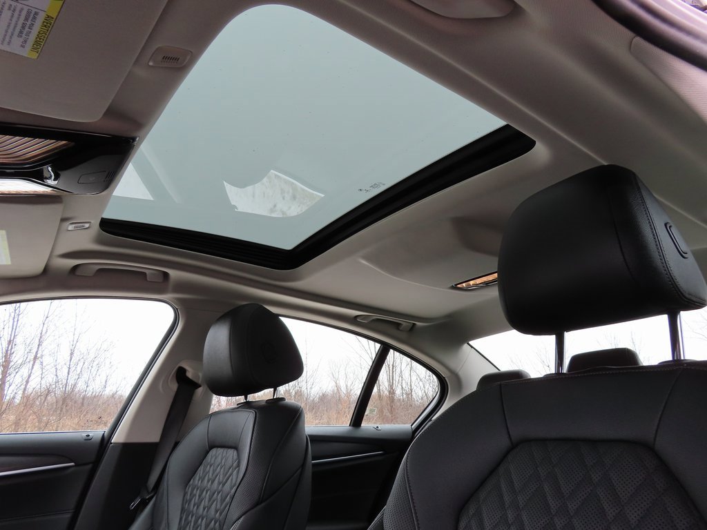 Used 2022 BMW 530e xDrive w/ Premium Package image 5