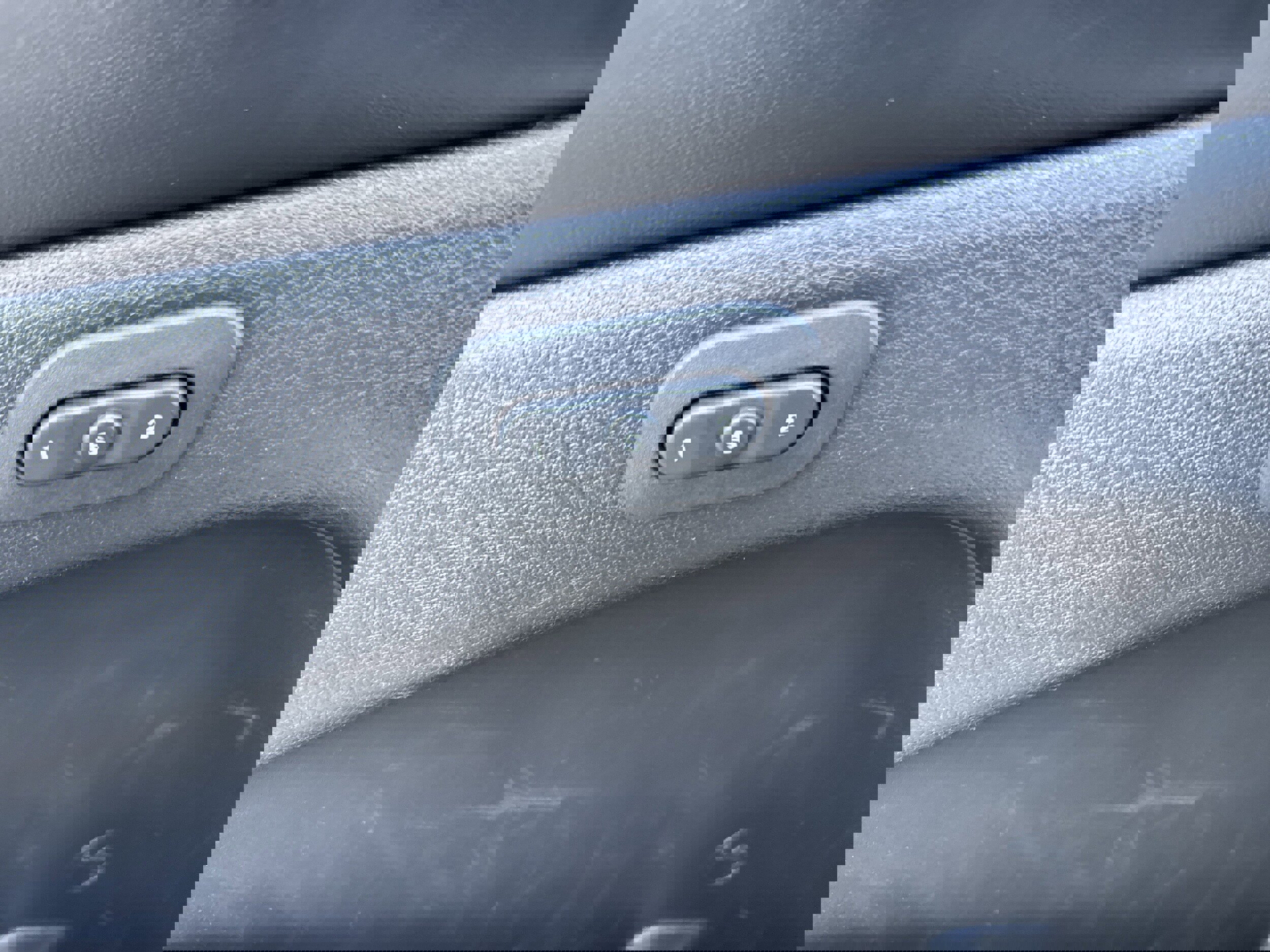 Used 2018 Jeep Grand Cherokee Limited image 10