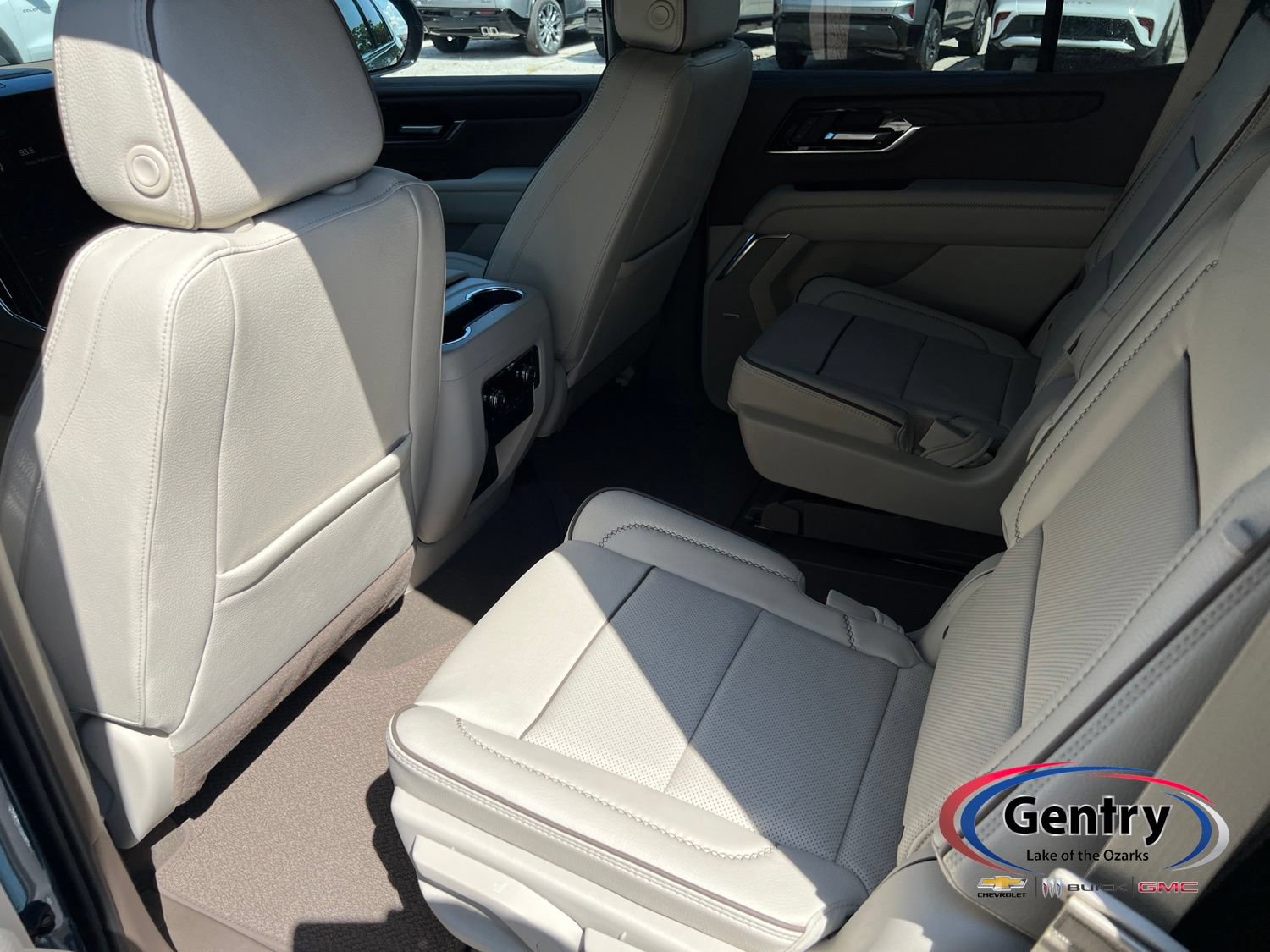 New 2026 GMC Yukon Denali w/ Sun & Power Step Package AWD/4WD image 13