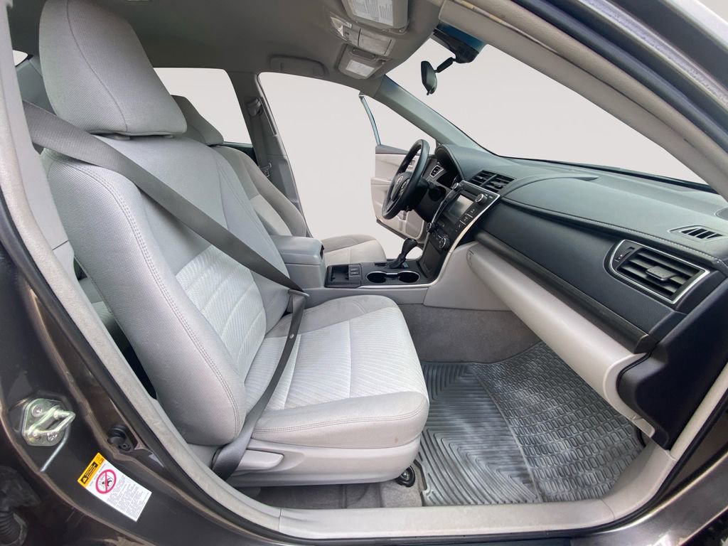 Used 2016 Toyota Camry LE image 15