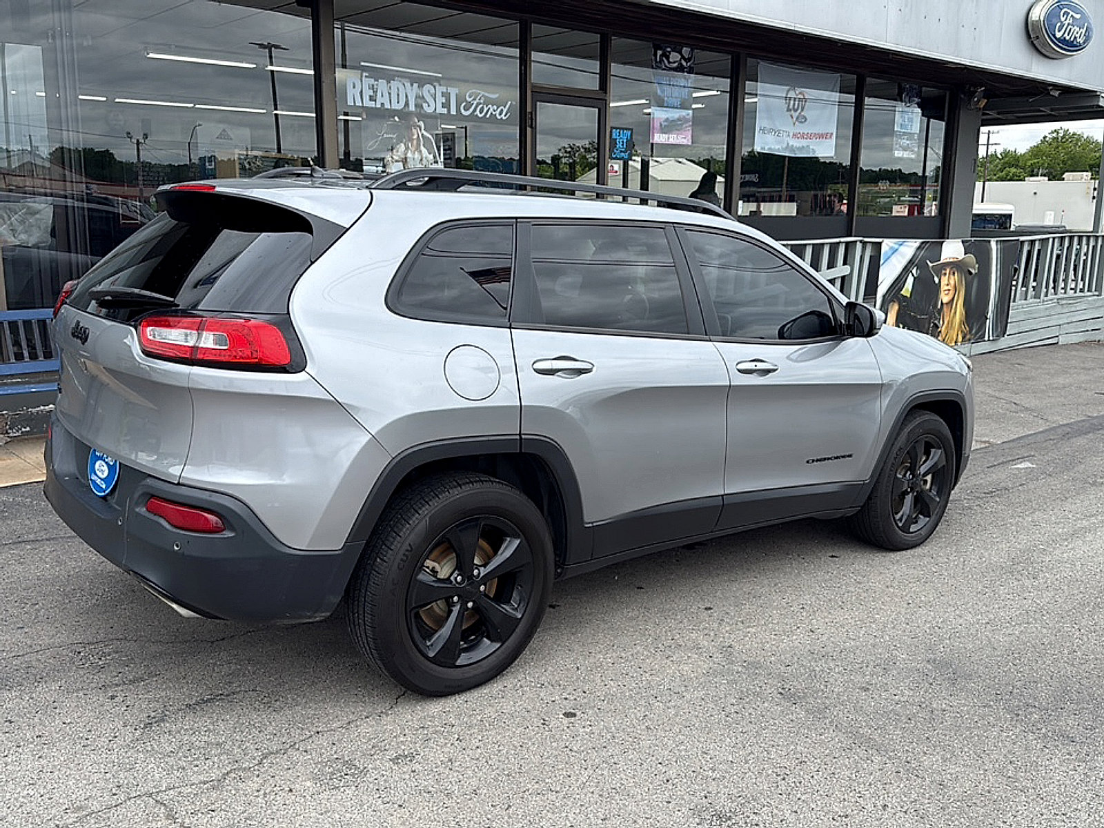 Used 2015 Jeep Cherokee Latitude w/ Comfort/Convenience Group AWD/4WD image 3