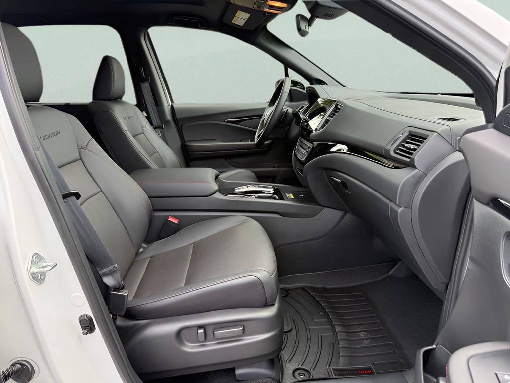 Certified 2024 Honda Passport Black Edition image 13