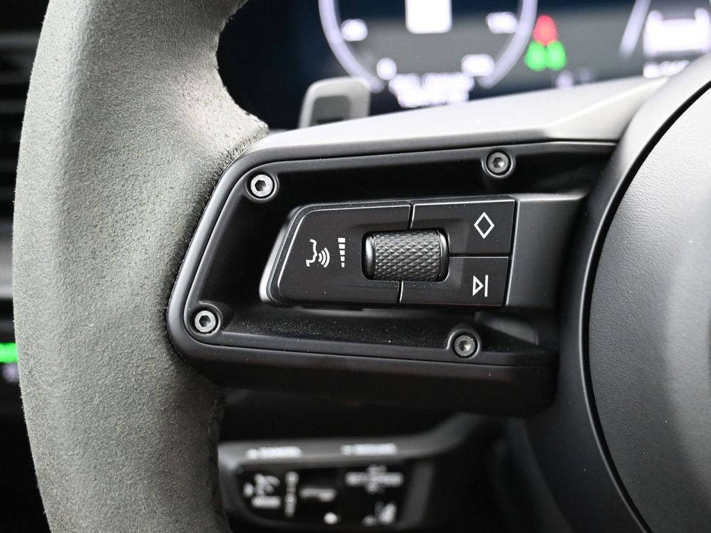 Certified 2025 Porsche 911 Carrera image 24