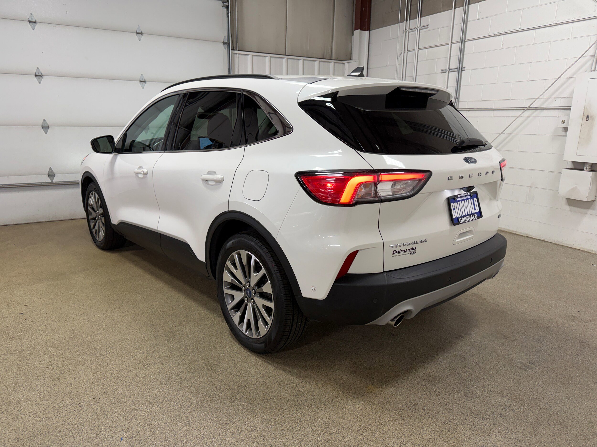 Certified 2021 Ford Escape Titanium FWD image 7