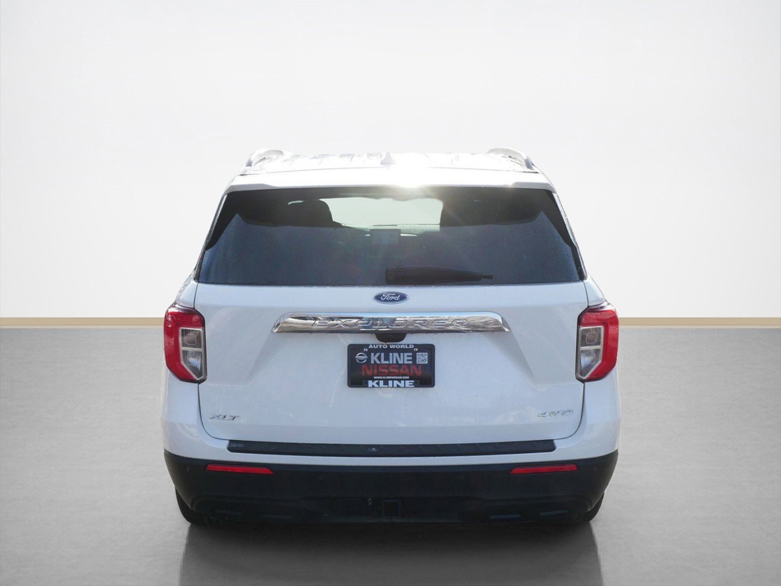 Used 2024 Ford Explorer XLT w/ Class IV Trailer Tow Package image 4