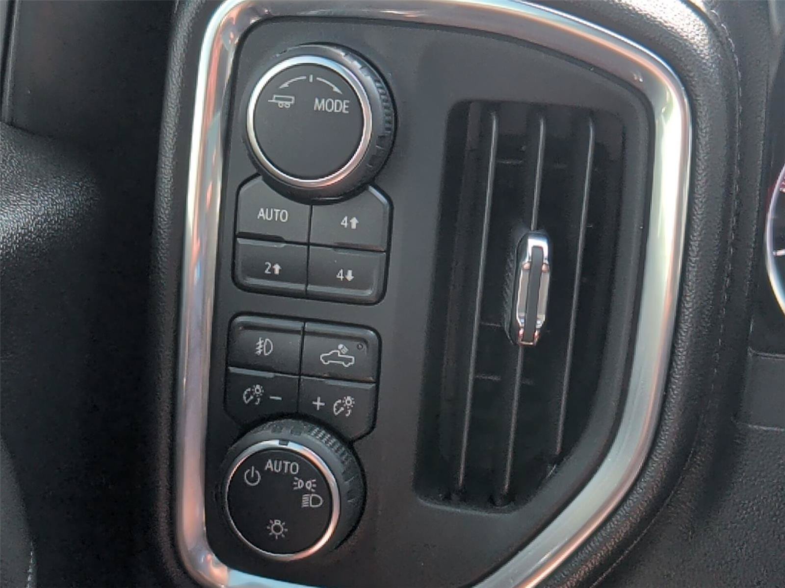 Used 2020 Chevrolet Silverado 1500 LT Trail Boss AWD/4WD image 28