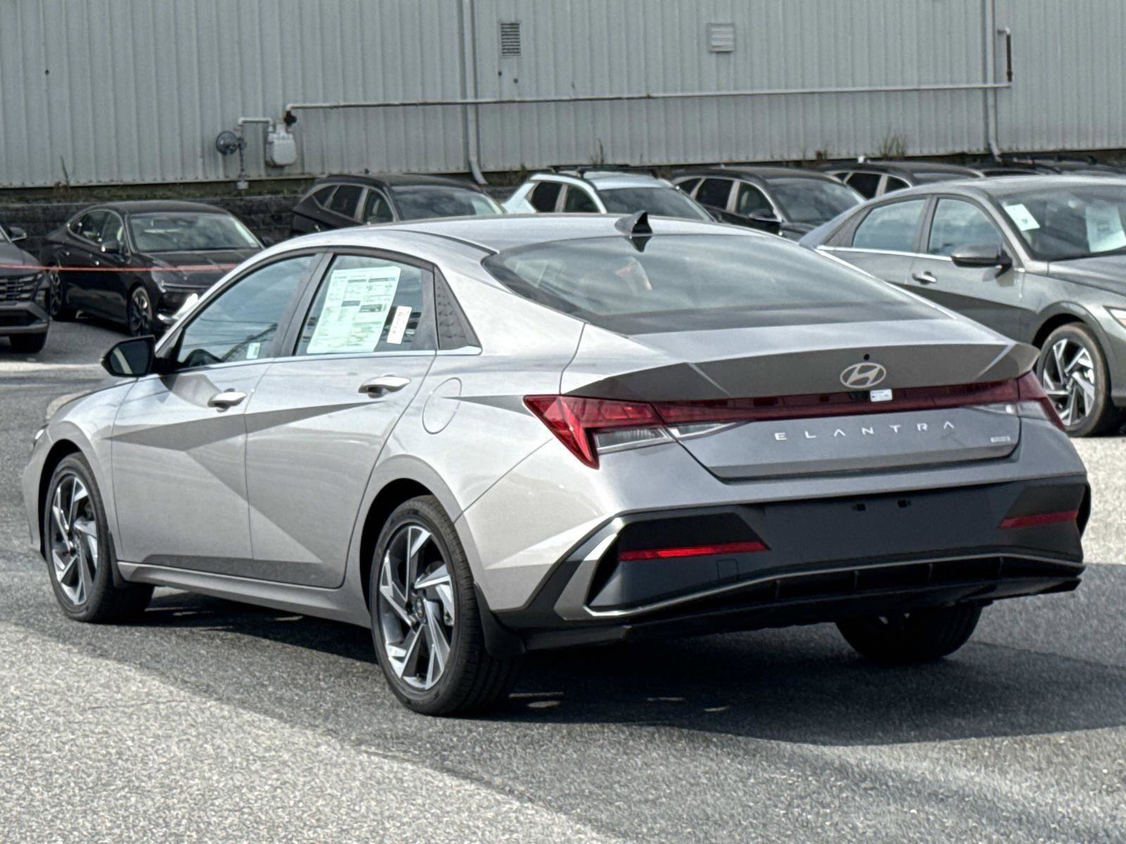 New 2025 Hyundai Elantra Limited image 15