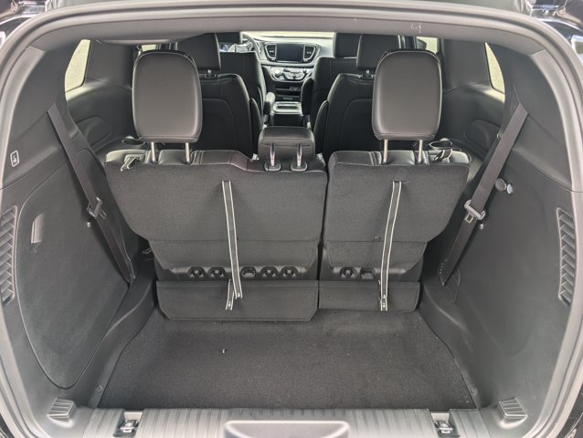New 2027 Chrysler Pacifica Select FWD image 14