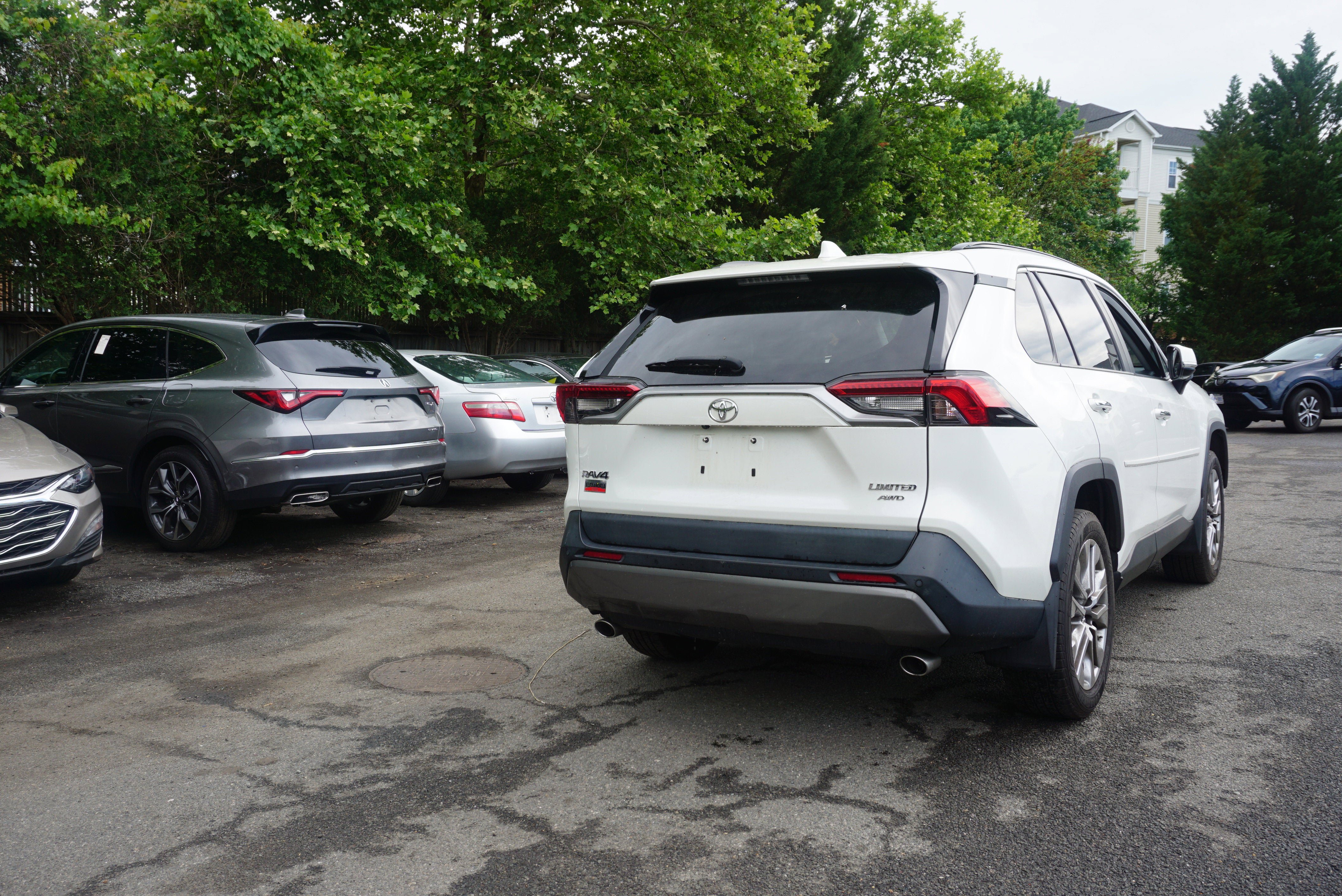 Used 2019 Toyota RAV4 Limited w/ Advanced Technology Package AWD/4WD image 4