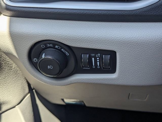 Used 2023 Chrysler Pacifica Touring-L FWD image 30
