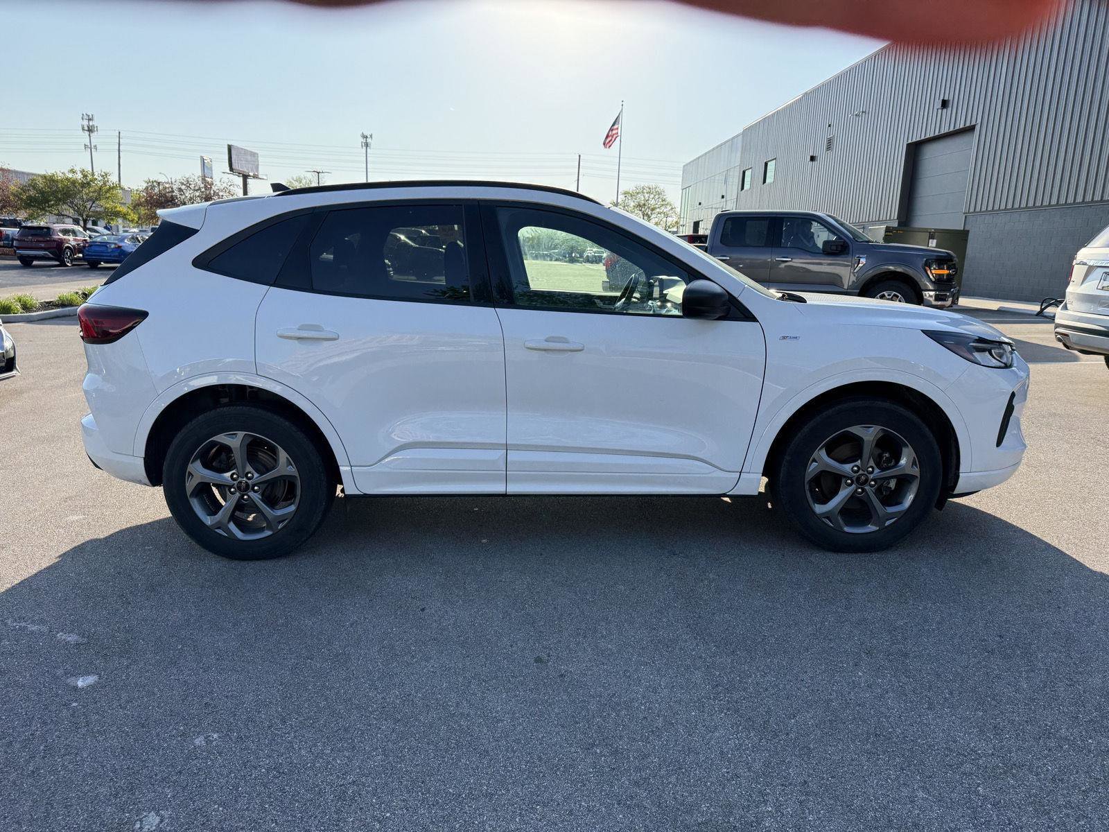 Used 2023 Ford Escape ST-Line AWD/4WD image 2