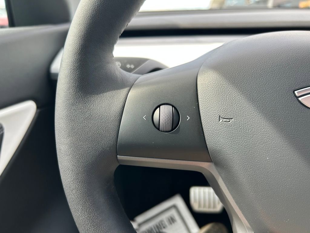 Used 2022 Tesla Model Y Performance image 16