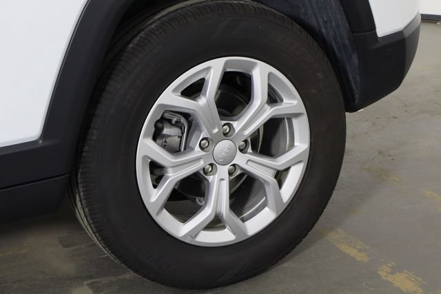 Used 2024 Jeep Compass Latitude AWD/4WD image 36
