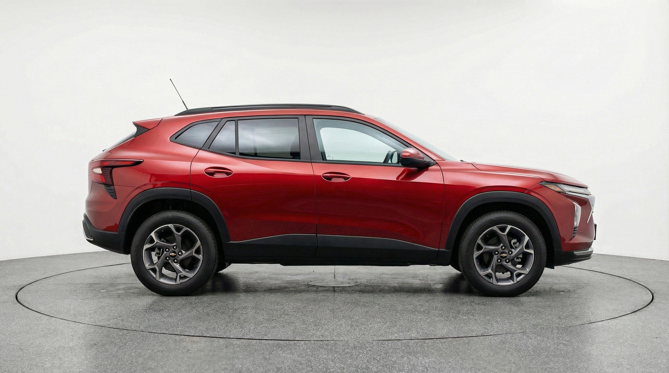 Used 2025 Chevrolet Trax LT FWD image 11