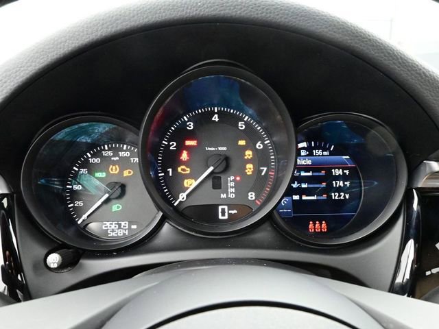 Certified 2023 Porsche Macan image 9