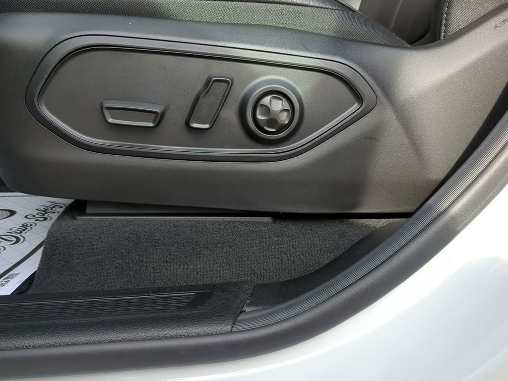 New 2025 Jeep Grand Cherokee Limited w/ Trailer Tow Package image 10