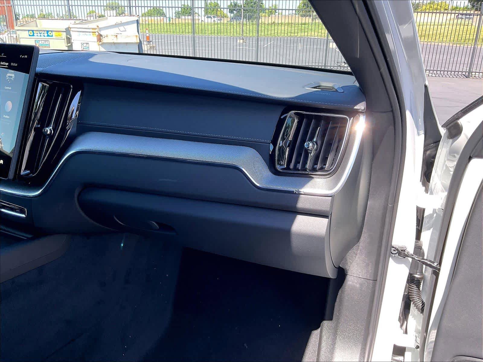 New 2026 Volvo XC60 T8 Ultra w/ Climate Package AWD/4WD image 28