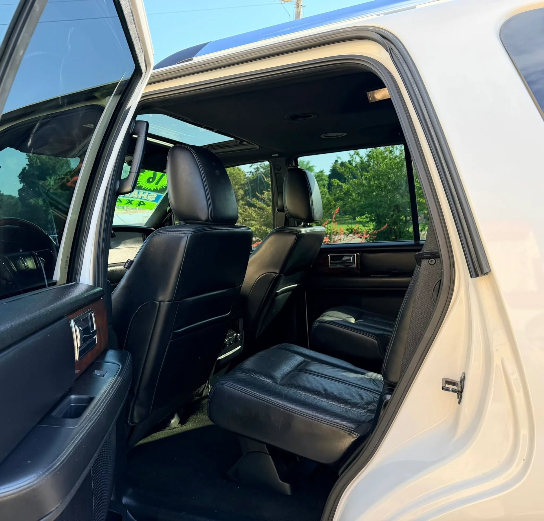 Used 2016 Lincoln Navigator Select AWD/4WD image 11