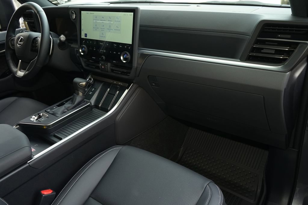 Used 2026 Lexus GX 550 w/ Accessory Package (2T) image 5