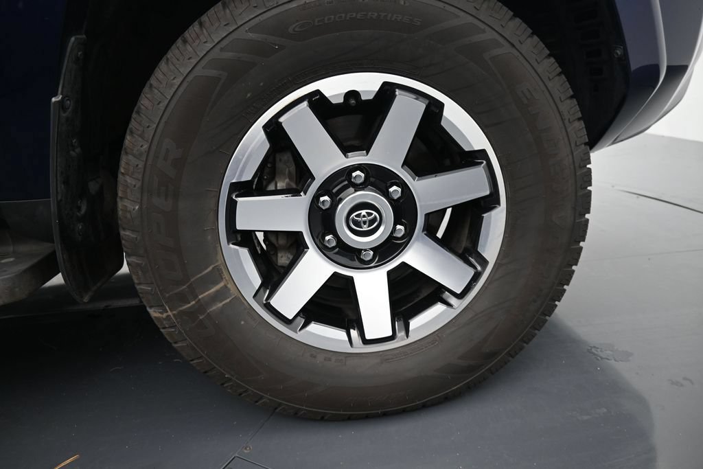 Used 2022 Toyota 4Runner TRD Off-Road Premium w/ Moonroof Package AWD/4WD image 11
