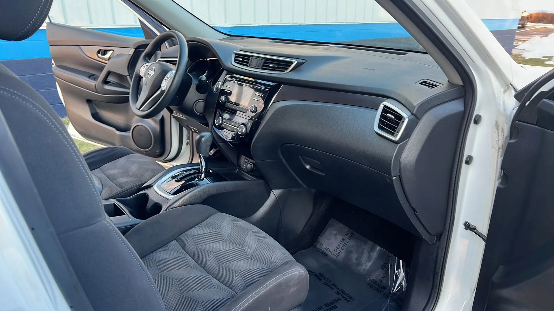 Used 2016 Nissan Rogue SV image 19