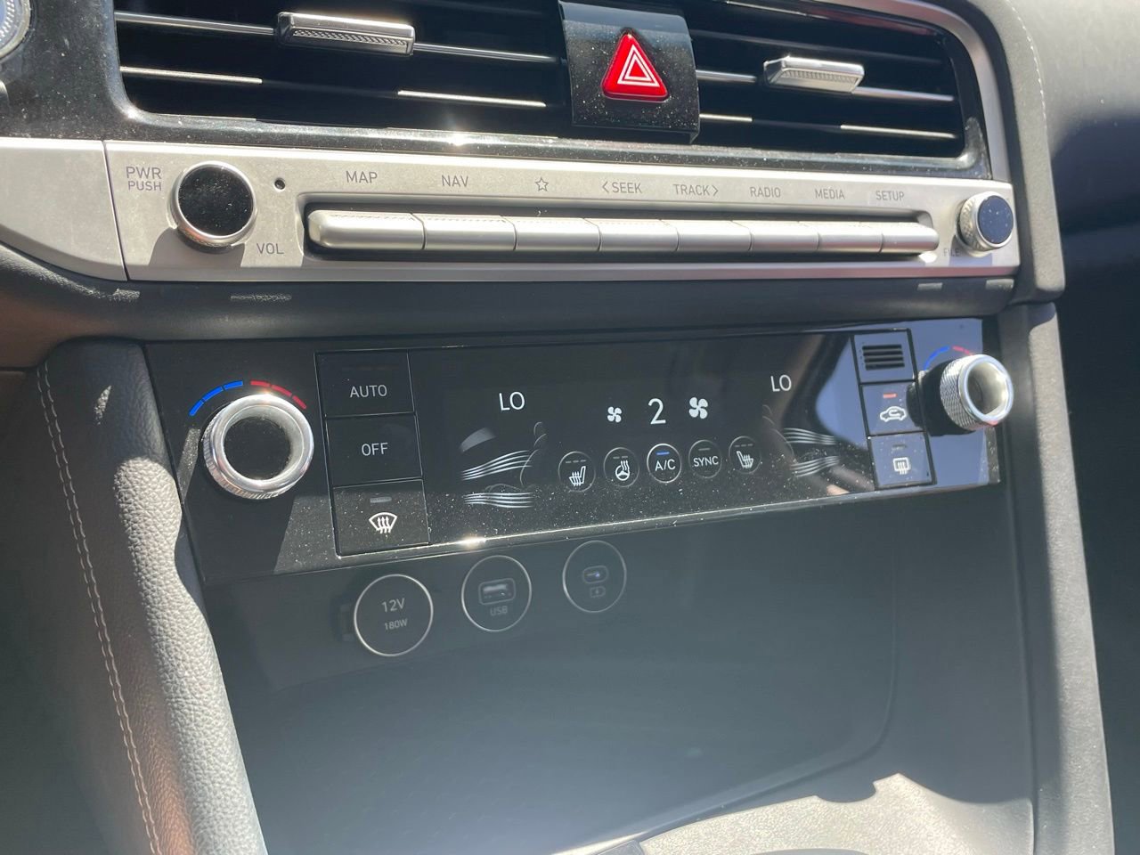 Used 2025 Genesis G70 2.5T image 9