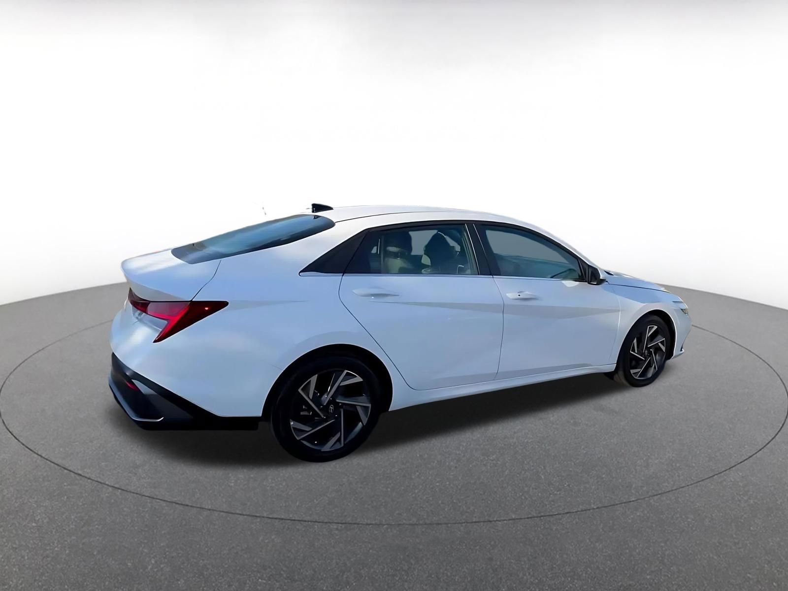 Used 2025 Hyundai Elantra SEL FWD image 14