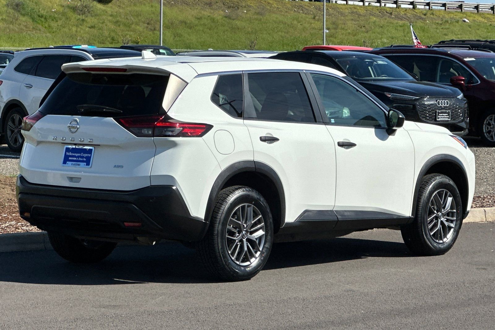 Used 2021 Nissan Rogue S AWD/4WD image 3