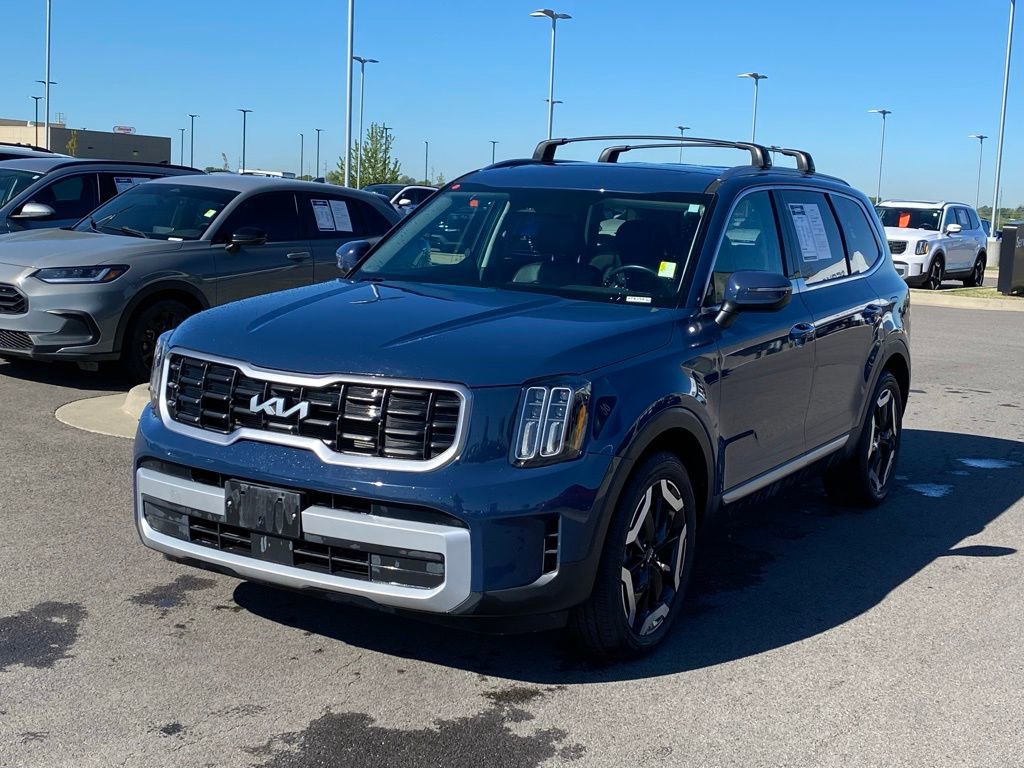 Certified 2025 Kia Telluride S AWD/4WD image 3