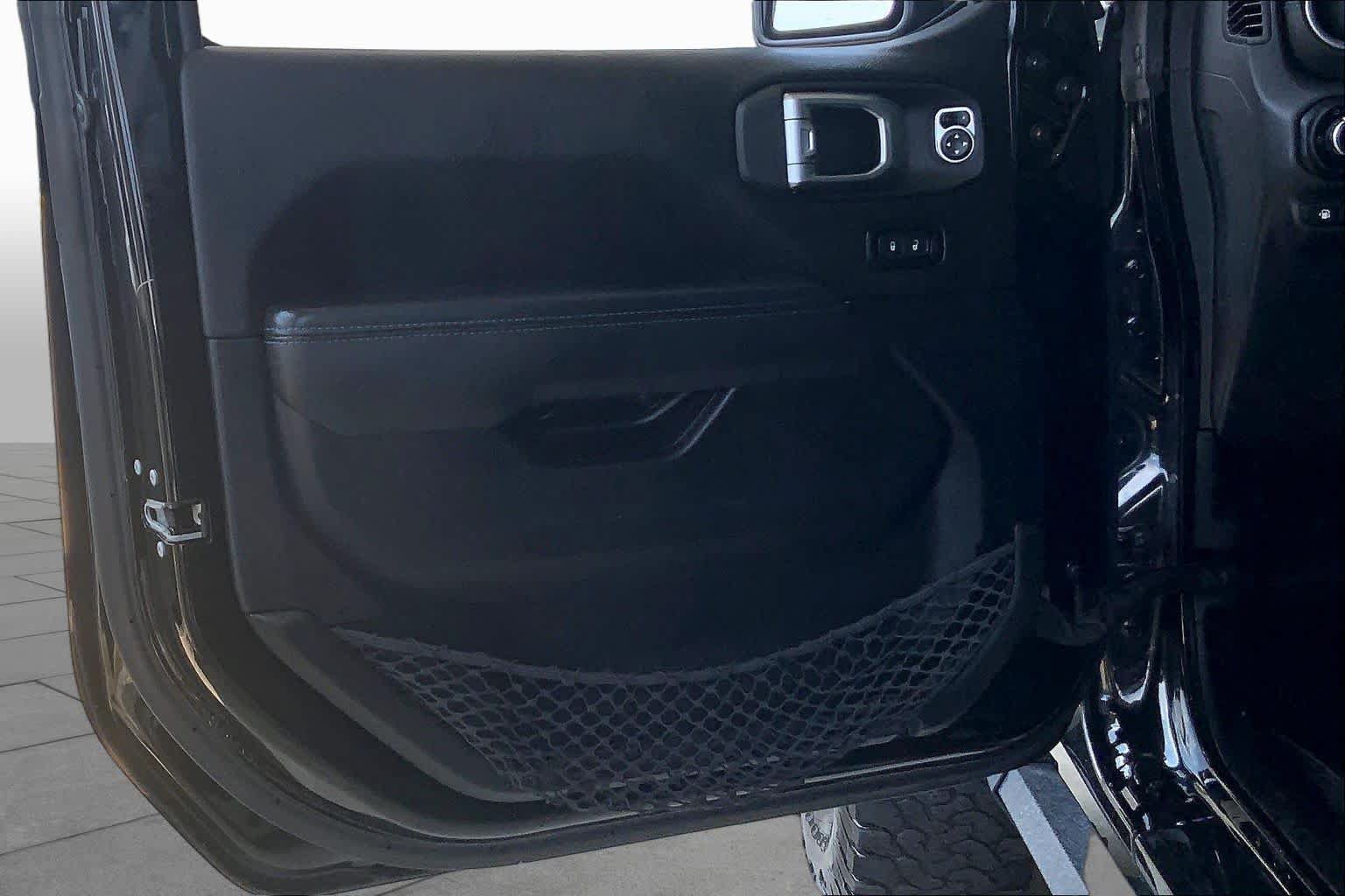 Used 2023 Jeep Wrangler Unlimited Rubicon 4xe w/ Cold Weather Group AWD/4WD image 21